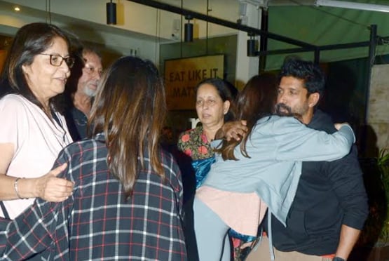 गर्लफ्रेंड शिबानी के परिवार संग डिनर पर पहुंचे फरहान, दिखा स्पेशल बॉन्ड