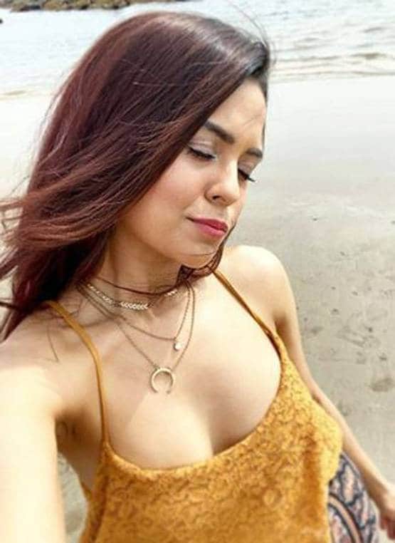 शाहरुख खान की ऑनस्क्रीन बेटी का बोल्ड अंदाज, फोटोज वायरल