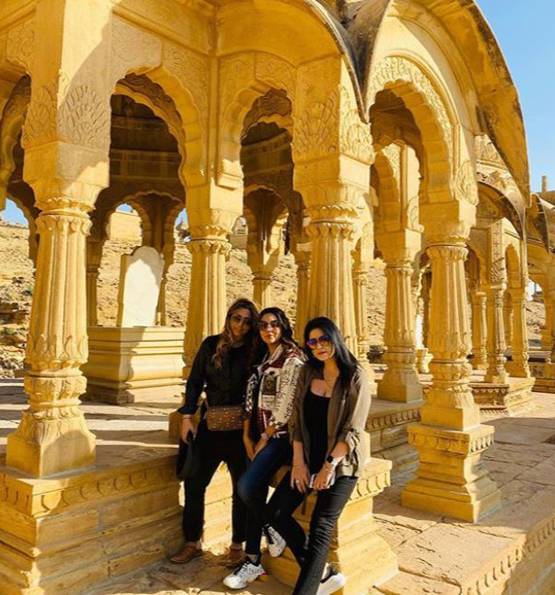 संजय कपूर की वाइफ संग जैसलमेर पहुंचीं गौरी खान, शेयर की स्पेशल तस्वीरें