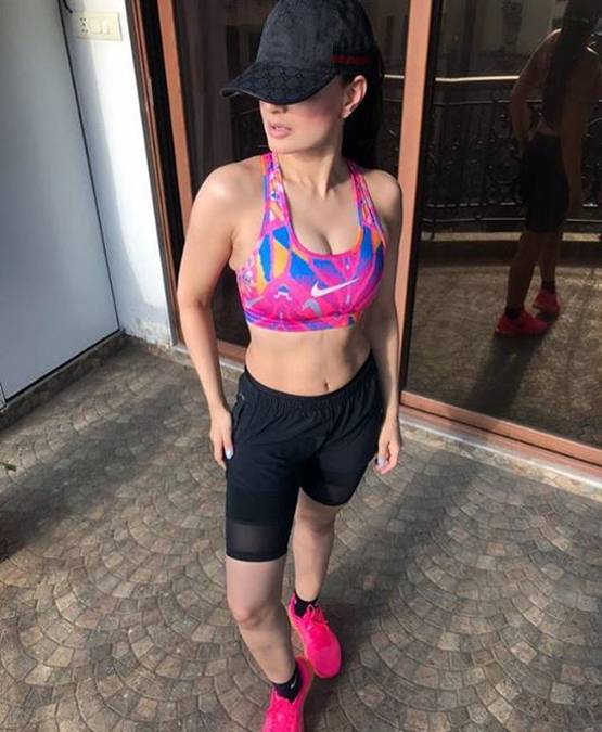 बिग बॉस की मालकिन अमीशा पटेल ने शेयर की बोल्ड तस्वीरें, बताया फिटनेस का राज