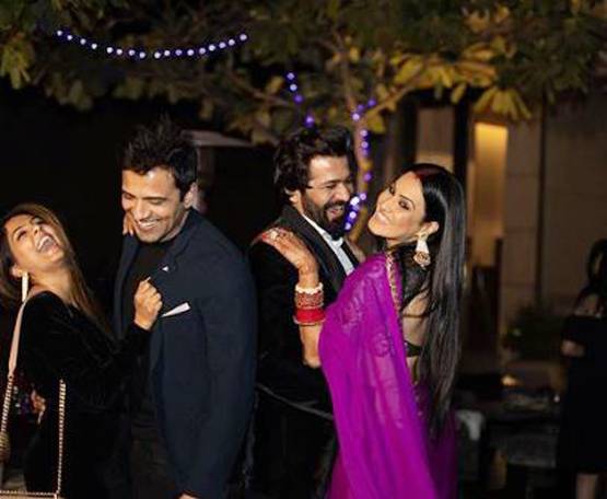 शादी के बाद काम्या ने रखी कॉकटेल पार्टी, पति संग दिखी रोमांटिक केमिस्ट्री