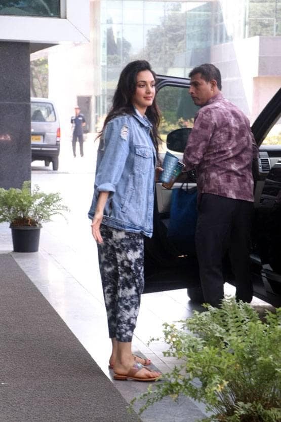 सिद्धार्थ मल्होत्रा के साथ स्पॉट हुईं कियारा आडवाणी, देखें तस्वीरें