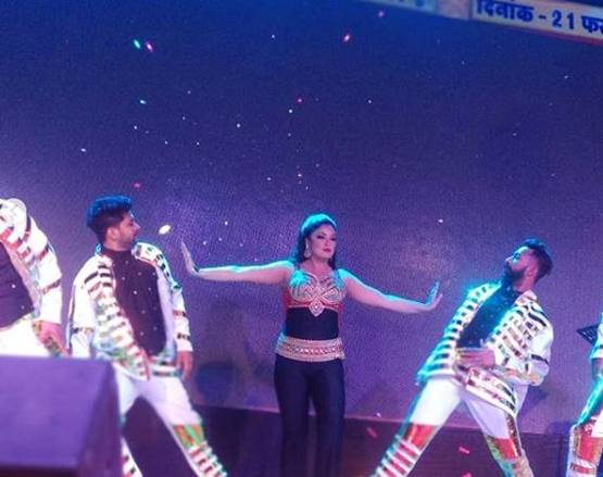 सालों बाद स्टेज पर तनुश्री की वापसी, वायरल एक्ट्रेस की डांस परफॉर्मेंस