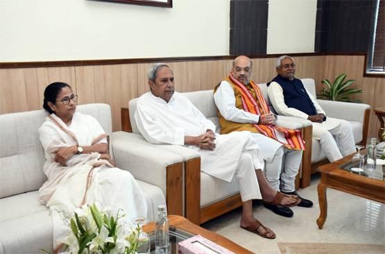 जब खाने की टेबल पर साथ आए अमित शाह और ममता बनर्जी