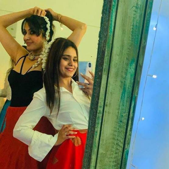 शादी से पहले काम्या ने एन्जॉय की बैचलर पार्टी, गर्ल गैंग साथ यूं दिए पोज