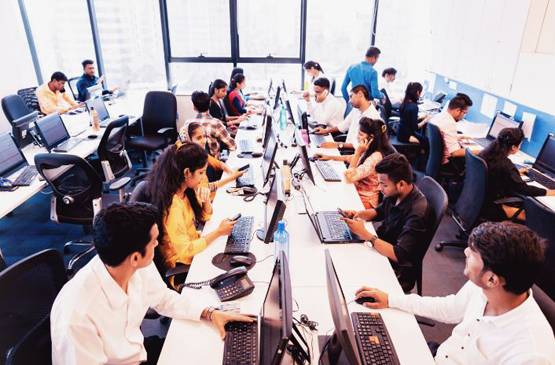 US में 1 घंटे में कितना कमा सकते हैं? भारत से इतनी ज्यादा सैलरी