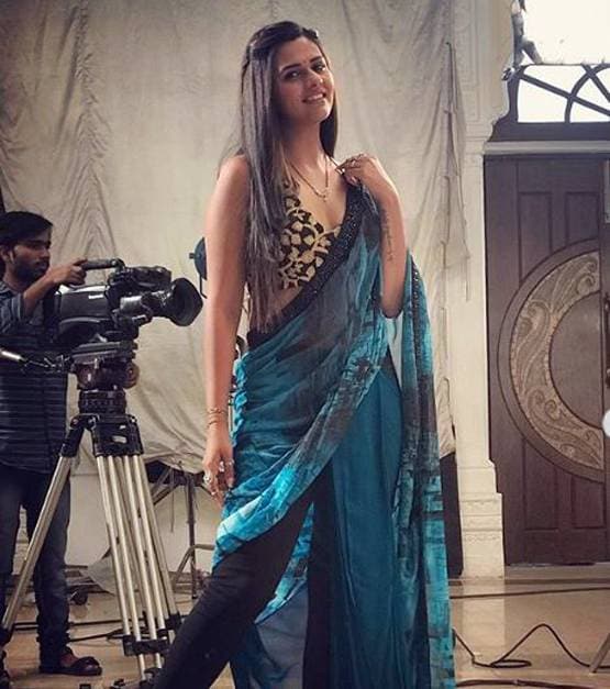 बिग बॉस कंटेस्टेंट दलजीत का बोल्ड लुक, बैक फ्लॉन्ट करते हुए शेयर की फोटो