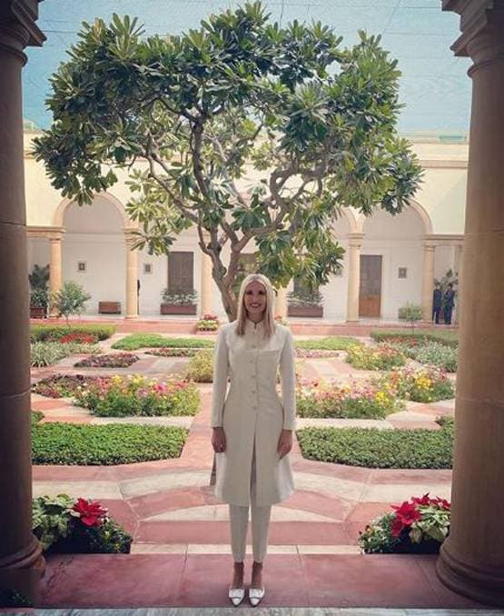 US पहुंच इवांका ने शेयर की तस्वीर, लोगों ने पकड़ी 'गलती'
