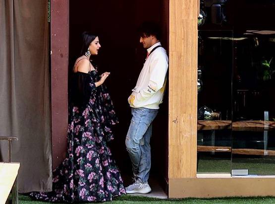 भाई आसिम की लव लाइफ को कंट्रोल करना चाहते हैं उमर? हिमांशी का दावा