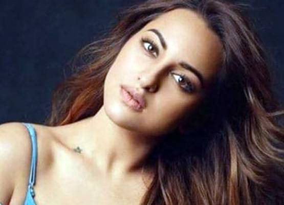 सोनाक्षी ने फोटो शेयर कर लिखा- देखो...मगर प्यार से, लोगों ने किया ट्रोल