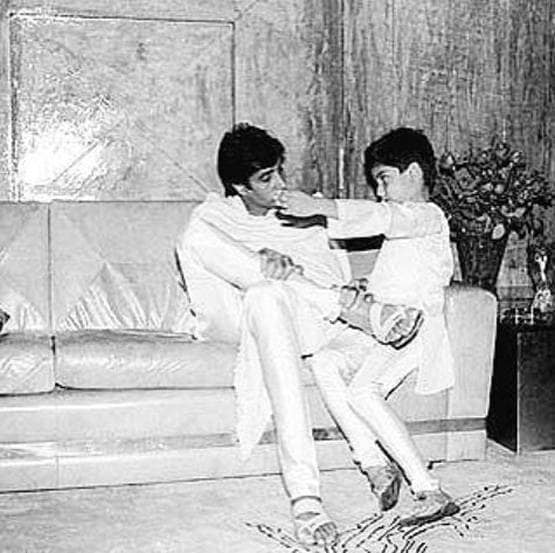 44 साल के हुए अभिषेक बच्चन, देखें एक्टर के बचपन के अनदेखे पल