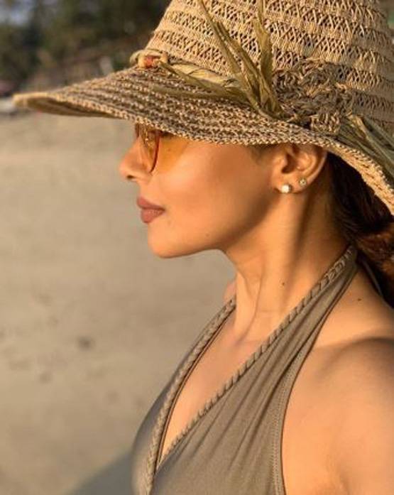 समंदर किनारे उतरन फेम एक्ट्रेस टीना दत्ता, फोटोज में दिखा बोल्ड अंदाज