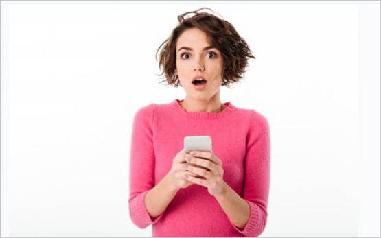 दोस्त से कर रही थी चैट, गलती से BF को मैसेज भेजने से खुली पोल