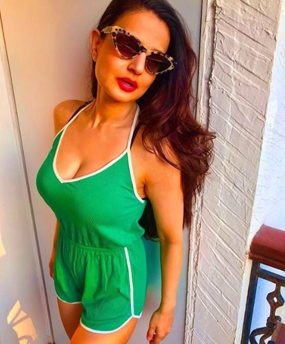 बिग बॉस की मालकिन अमीशा पटेल ने शेयर की बोल्ड तस्वीरें, बताया फिटनेस का राज