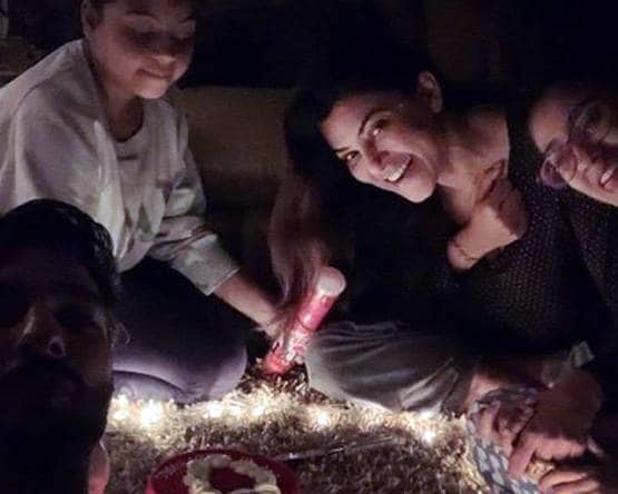 सुष्मिता सेन ने बॉयफ्रेंड और बेटियों संग मनाया वैलेंटाइन्स डे, Photos