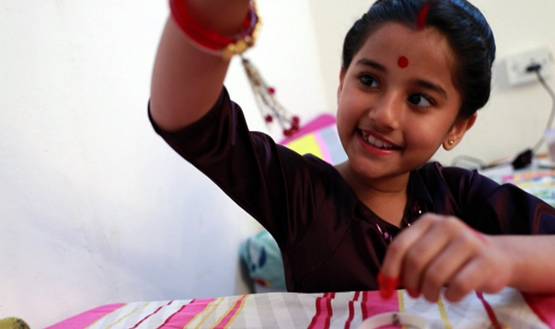 मिलिए 8 साल की बैरिस्टर बाबू से, जिसके तर्क तोड़ने आ रहे हैं हर बुरी प्रथा