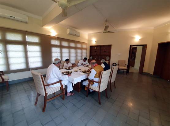 जब खाने की टेबल पर साथ आए अमित शाह और ममता बनर्जी