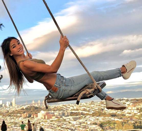 ये है दुनिया की सुपर फिट मॉम? मां-बेटी की तस्वीरें देख चकराए लोग!