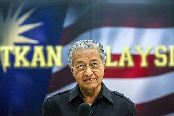 मलेशियाई PM का अचानक इस्तीफा, कश्मीर पर खड़े थे PAK के साथ