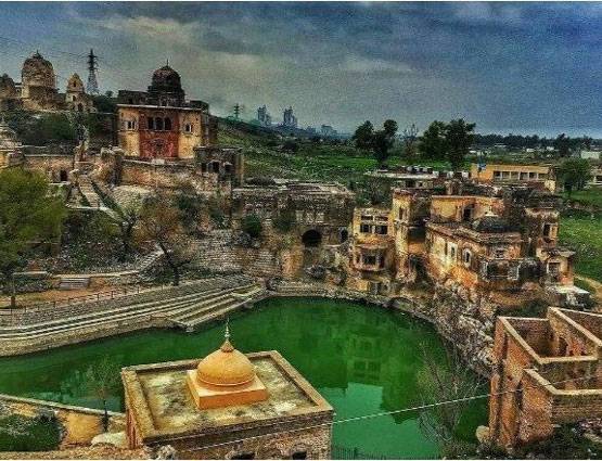 PAK का ये शिव मंदिर है खास, प्रियंका और सोनिया गांधी भी यहां कराती हैं पूजा