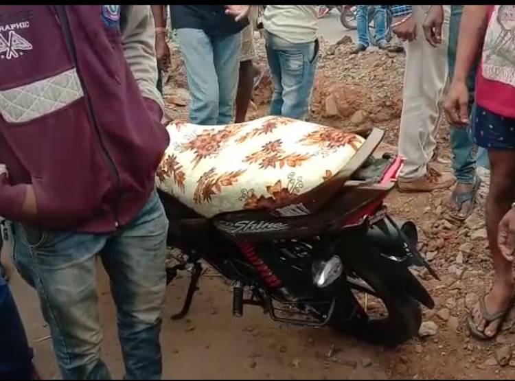 वो तड़पता रहा, उसके बदन से खून बहता रहा और लोग फोटो खींचते रहे