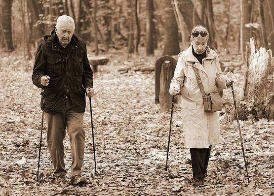 पत्नी की मौत के 13 घंटे बाद पति ने छोड़ी दुनिया, कब्र में रहेंगे साथ