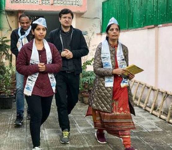 रात के 8 बजे केजरीवाल ने खटखटाया था दरवाजा, बाहर आईं सुनीता, फिर...