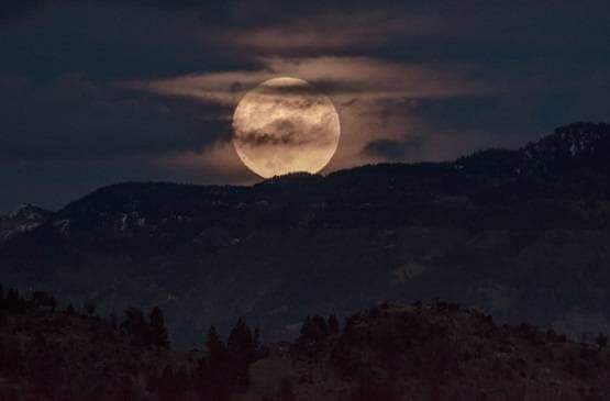 कल रात दिखा दशक का पहला सुपरमून, जानें कब देख पाएंगे आप?