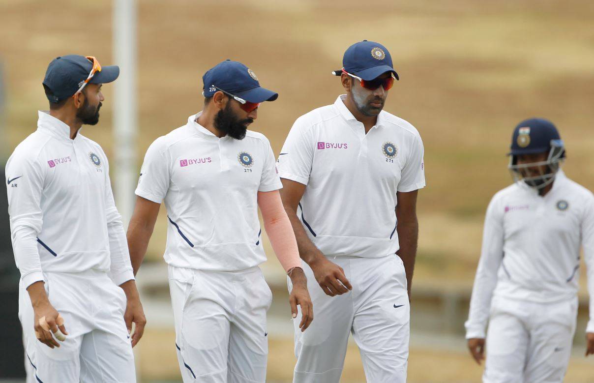 मस्ती के मूड में विराट कोहली, आंखें बनाकर क्लिक की ये तस्वीर