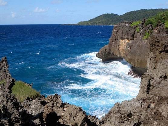 हाथों के बल खड़े होकर कर रहा था स्टंट, 100 फीट गहरी खाई में गिरकर मौत