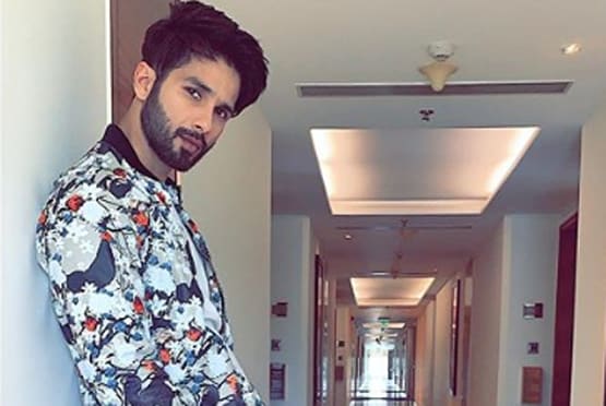 बचपन में शाहिद कपूर की इस आदत से शर्मिंदा थीं उनकी मां, एक्टर ने किया खुलासा