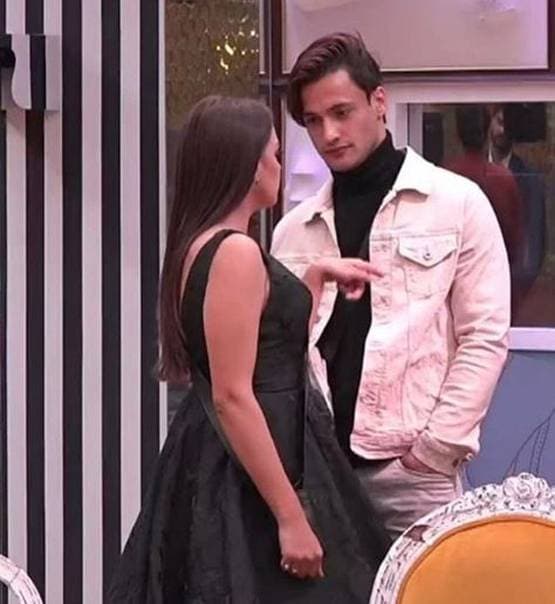 हिमांशी ने माना आसिम है प्यार, BB हाउस से जाने से पहले करेंगी प्रपोज?