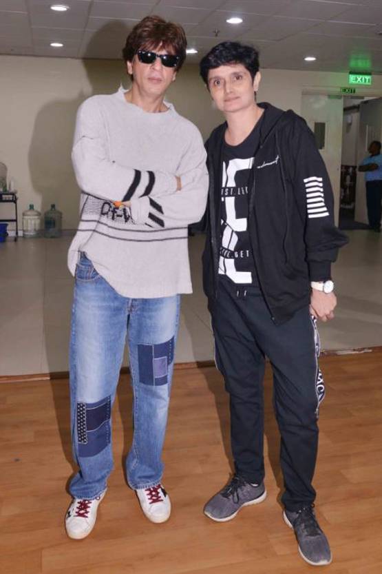 जब शाहरुख को बेटे अबराम ने मारी किक, निकल गई SRK की चीख