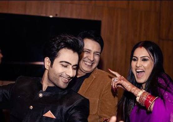 शादी के बाद काम्या ने रखी कॉकटेल पार्टी, पति संग दिखी रोमांटिक केमिस्ट्री