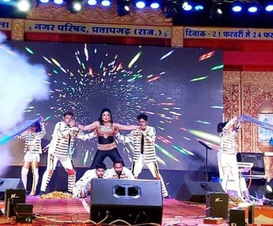 सालों बाद स्टेज पर तनुश्री की वापसी, वायरल एक्ट्रेस की डांस परफॉर्मेंस