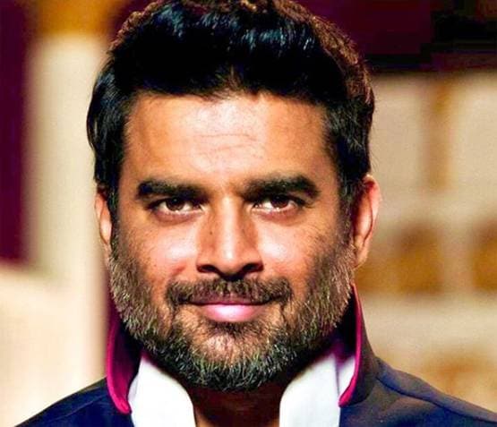 पत्नी का हाथ थामे एयरपोर्ट पर स्पॉट हुए आर माधवन, PHOTOS