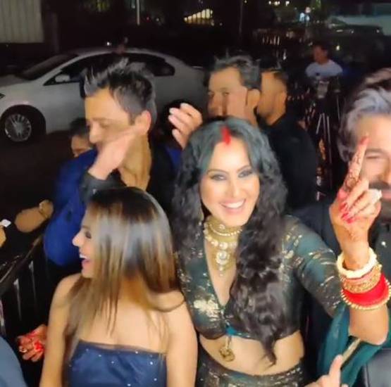 ग्रीन लहंगे संग सिंदूर-चूड़ा, रिसेप्शन में दिखा काम्या का स्टनिंग लुक