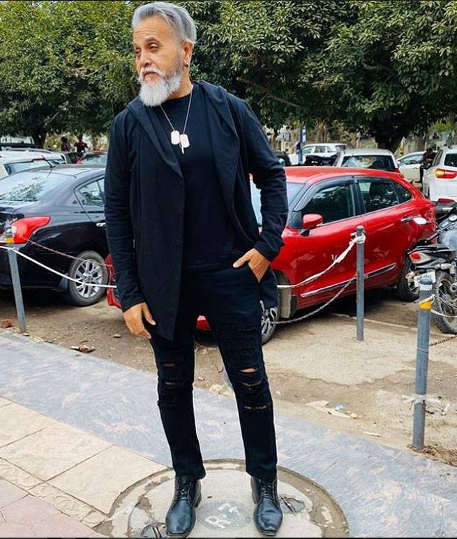 61 साल की उम्र में बने मॉडल, इस भारतीय की फिटनेस कर रही हैरान