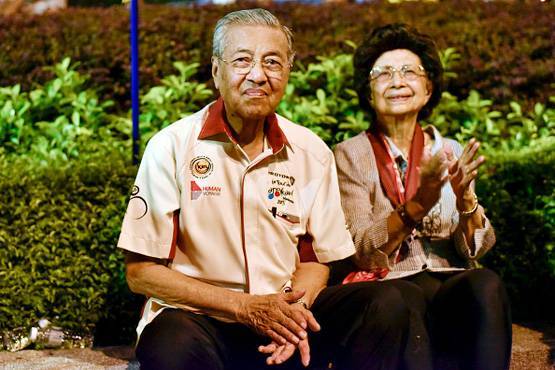 पाकिस्तान के दोस्त महातिर ने क्यों अचानक दिया इस्तीफा, मजबूरी या चाल?