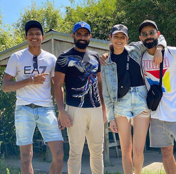 मस्ती के मूड में विराट कोहली, आंखें बनाकर क्लिक की ये तस्वीर