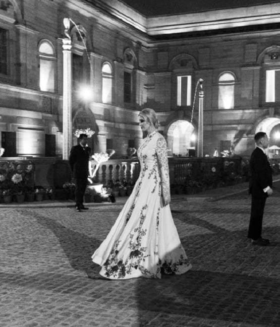 इवांका ने पहना सोने के तारों से जड़ा अनारकली सूट, PHOTOS