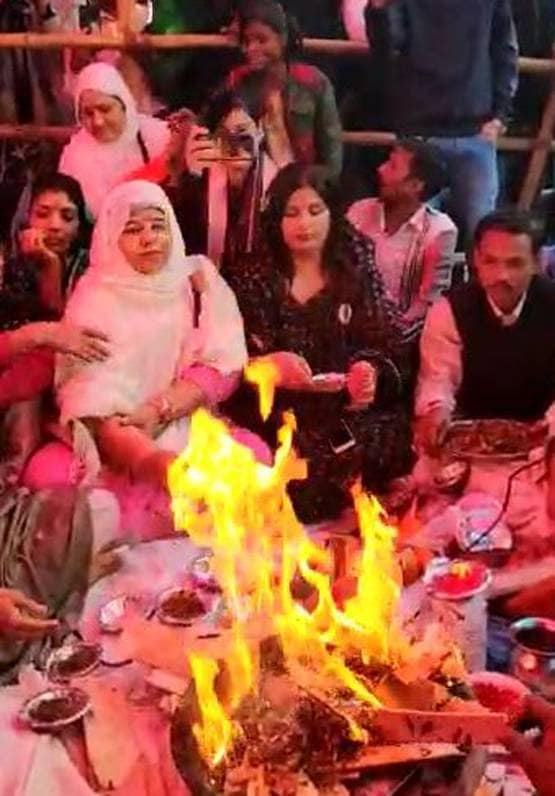 पूजा में बैठी शगुफ्ता-शिवानी ने पढ़ा कलमा, शाहीन बाग में अनोखा नजारा