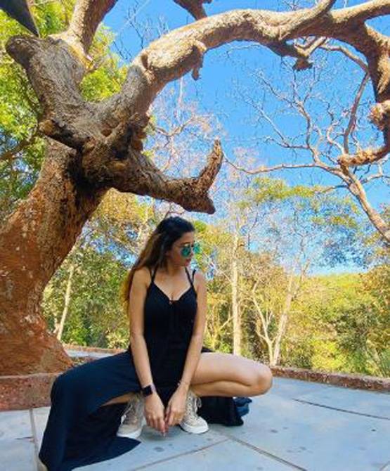 समंदर किनारे उतरन फेम एक्ट्रेस टीना दत्ता, फोटोज में दिखा बोल्ड अंदाज