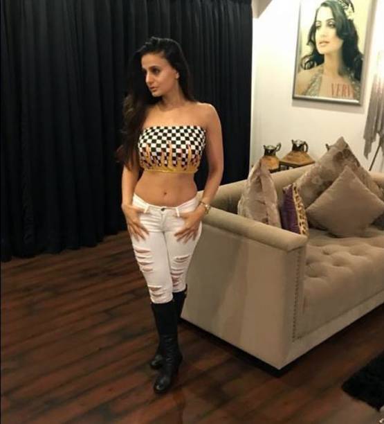 बिग बॉस की मालकिन अमीशा पटेल ने शेयर की बोल्ड तस्वीरें, बताया फिटनेस का राज