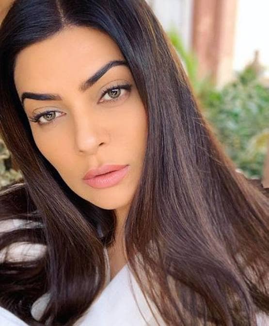 सुष्मिता सेन ने बॉयफ्रेंड और बेटियों संग मनाया वैलेंटाइन्स डे, Photos