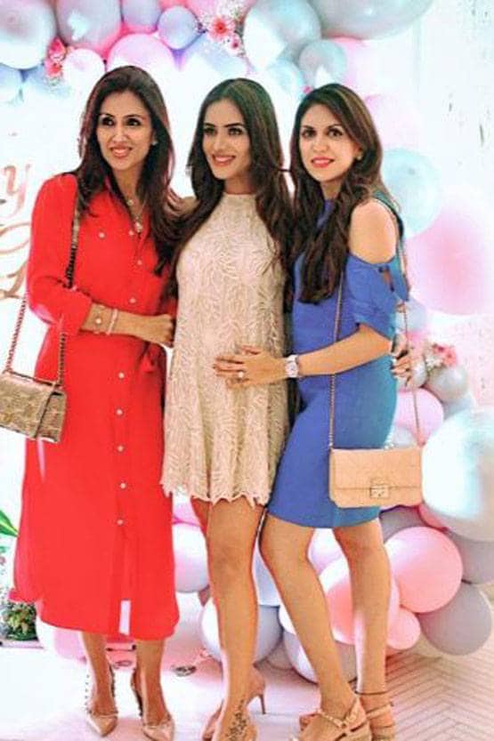 मेरी आशिकी... एक्ट्रेस की बेबी शावर पार्टी, पति संग पहुंचीं ईशा देओल