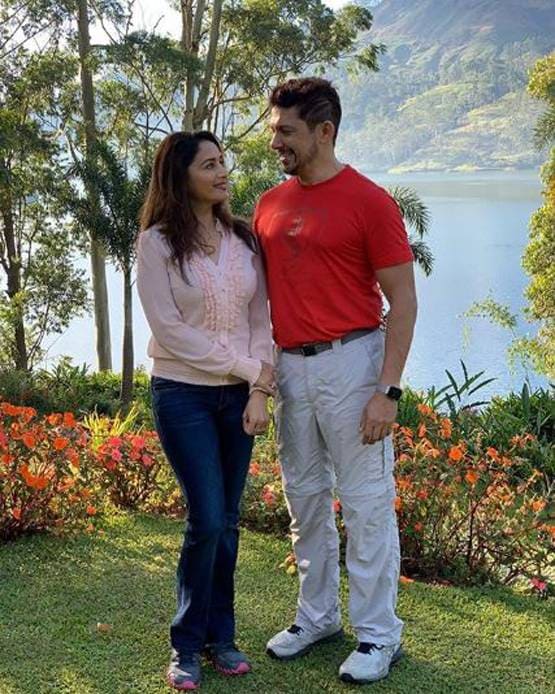 ये हैं बॉलीवुड की एवरग्रीन ब्यूटीज, 50 साल के पार भी कायम है जलवा