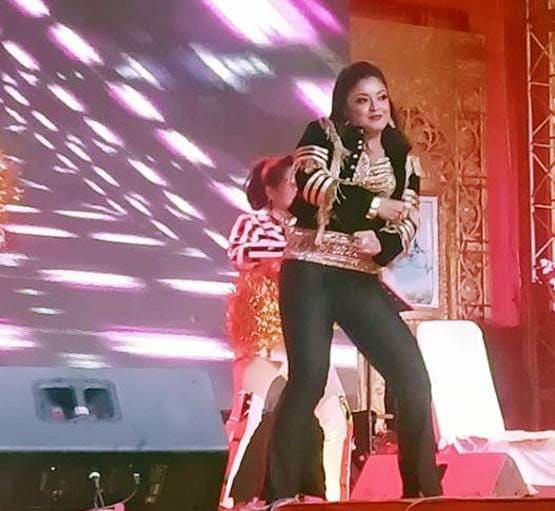 सालों बाद स्टेज पर तनुश्री की वापसी, वायरल एक्ट्रेस की डांस परफॉर्मेंस