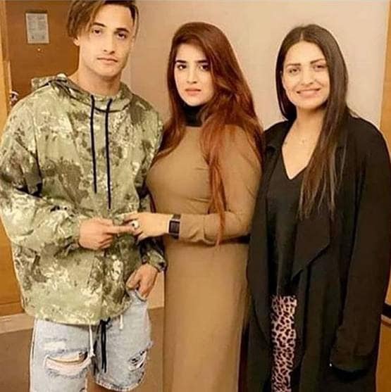 बिग बॉस के बाद भी प्यार बरकरार, रोामंटिक पोज में साथ दिखे आसिम-हिमांशी