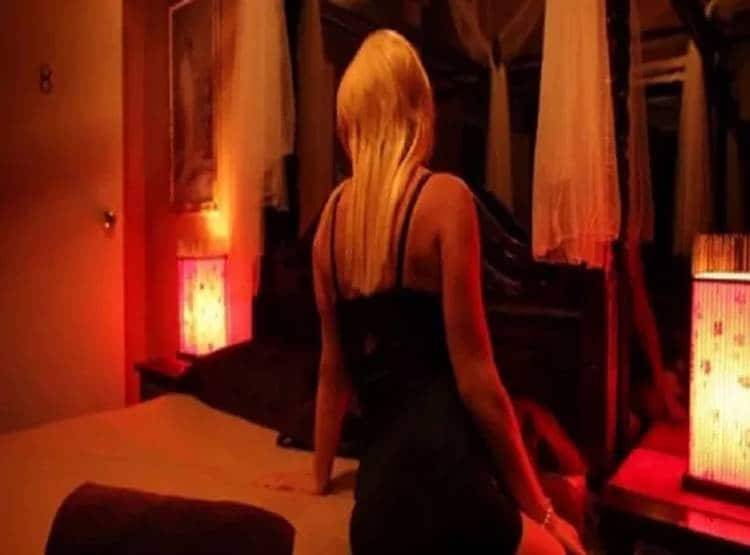 यहां सेक्स वर्कर्स को ब्वॉयफ्रेंड बनाने से किया जा रहा मना, जानें वजह